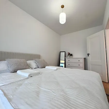 Forest Ix Aleje Jerozolimskie Apartman