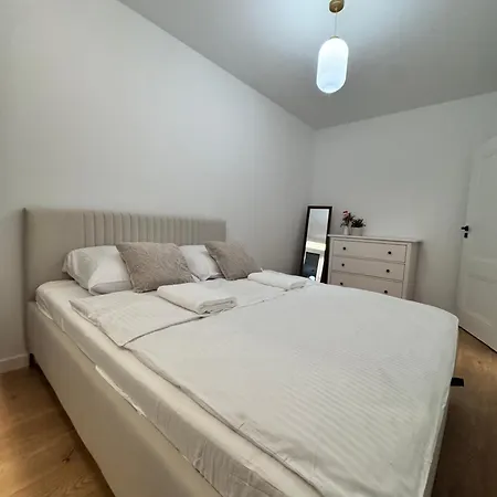 Forest Ix Aleje Jerozolimskie Apartman Varsó